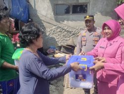 Kapolsek Sukra Ipda Pol Rudi Hartono Resmi Lakukan Peletakan Batu Pertama Bedah Rumah Tidak Layak Huni Presisi Polres Indramayu