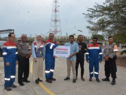 Peduli terhadap Akses Jalan yang Layak, RU VI Balongan Bantu Pembangunan Jalan di Desa Kiarasari