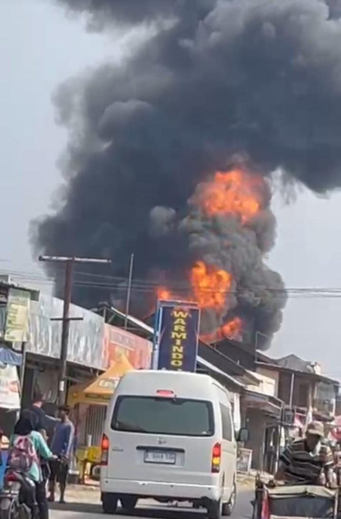 
 Terminal Pengisian dan Gudang gas Elpiji di Desa Sukajati Meledak
