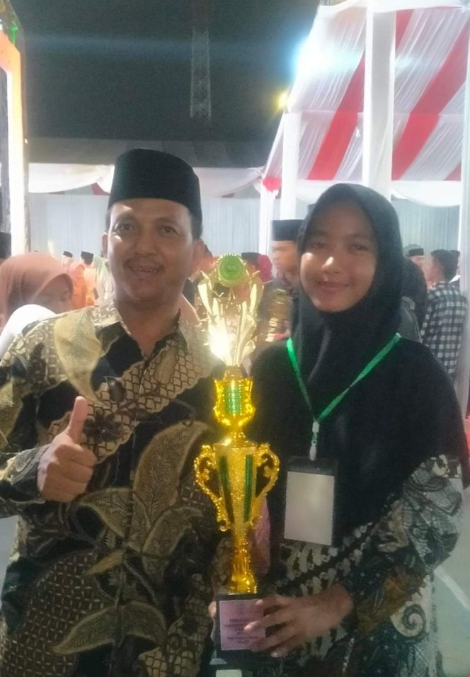 
 Nesya Balqis Azka Ramadhani Raih Juara 3 Kaligrafi Hiasan Mushaf di MTQ ke 53 Kabupaten Indramayu