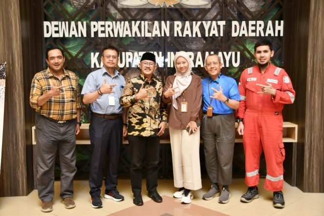 
 Penuh Senda Gurau, Ketua DPRD Indramayu sambut baik Kunjungan GM RU VI Balongan