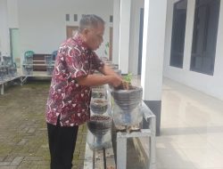 Pjs Kepala Desa Bogor Wawan Supriyadi Bangun Taman Puspa di Kantor Desa