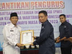 Dr.H.Madakir Penerima Anugerah PWI Indramayu Award ke 7, Sebagai Pemimpin Transformatif