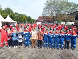 Cetak Rekor MURI, Ratusan Ibu-ibu Ikuti Pemadaman Api Serentak di Pertamina RU VI Balongan