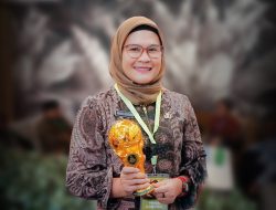 Bupati Nina Agustina Kembali Terima Anugerah Universal Health Coverage, Atas Capaian 99,9 Persen Masyarakat Indramayu Kepesertaan BPJS Kesehatan