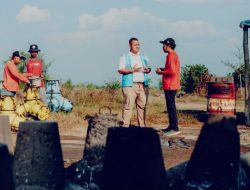 Monitoring Produksi Tetraprod Berbahan FABA oleh Tim CSR PLN Nusantara Power UP Indramayu