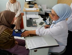 Peringati HUT Pertamedika IHC ke-27, RS Pertamina Balongan Gelar MCU Gratis dan Penanaman Pohon