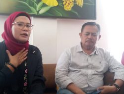 Hj Nina Agustina Didampingi Ketua DPC PDIP Membenarkan Adanya Insiden Penghadangan oleh Simpatisan Paslon 02 Saat Kampanye