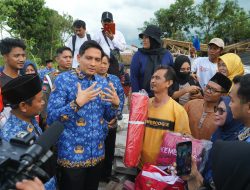 Bupati Lucky Hakim Kunjungi Korban Angin Puting Beliung Desa Bugis
