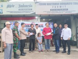 Ramadhan Berkah, FORWIT Bersama Muspika Kecamatan Juntinyuat Bagikan Takjil dan Santuni Anak Yatim