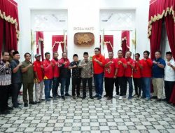 Peserta Aksi Damai FSG Migas Dan Kasbi temui Wabub Saefudin Di Pendopo Ini Tuntutnya