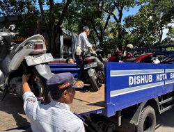 Tindak Cepat Laporan Masyarakat, Dishub Kota Bandung Tertibkan Parkir Liar