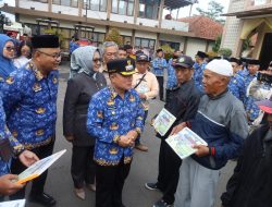 Dorong Produktivitas, Bupati Kuningan Salurkan Bantuan Alsintan dan Benih Padi ke Ribuan Hektare Lahan