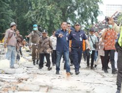 Kembalikan Fungsi RTH, Pemkab Karawang Bersama PT KAI Tertibkan Kawasan Taman Ade Irma