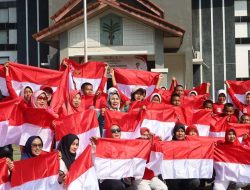 Sambut HUT RI ke-80, Pemkab Bogor Bagikan Bendera Merah Putih
