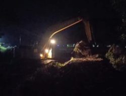 Tanggul Sungai Cimanuk Jebol, Dinas PUPR Kabupaten Indramayu Gercep Turunkan Alat Berat Bangun Tanggul Darurat