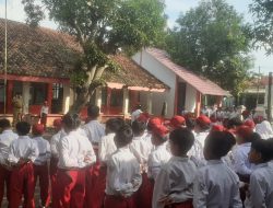 Upacara Bendera di SDN Tawang Sari Tanamkan Nilai Nasionalisme Sejak Dini